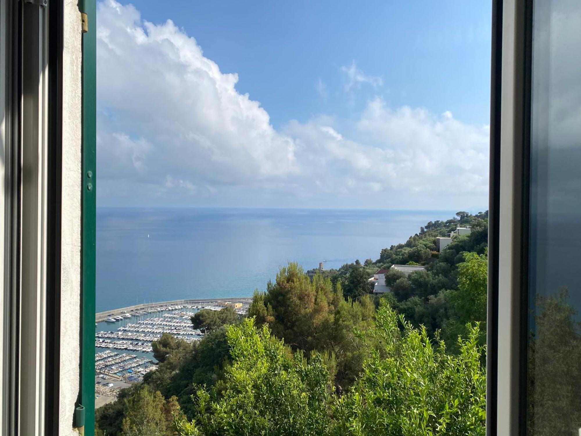 “Da Senso” Relax Nel Verde Vista Mare Finale Ligure Luaran gambar