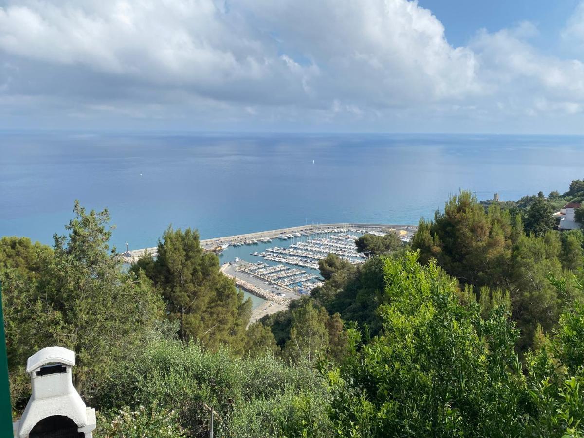 “Da Senso” Relax Nel Verde Vista Mare Finale Ligure Luaran gambar