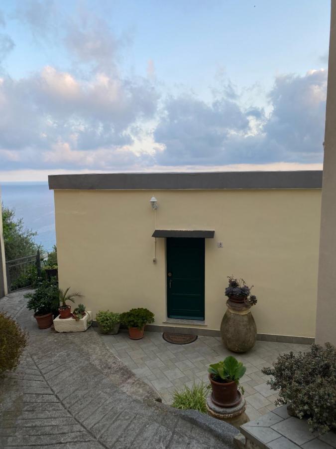 “Da Senso” Relax Nel Verde Vista Mare Finale Ligure Luaran gambar